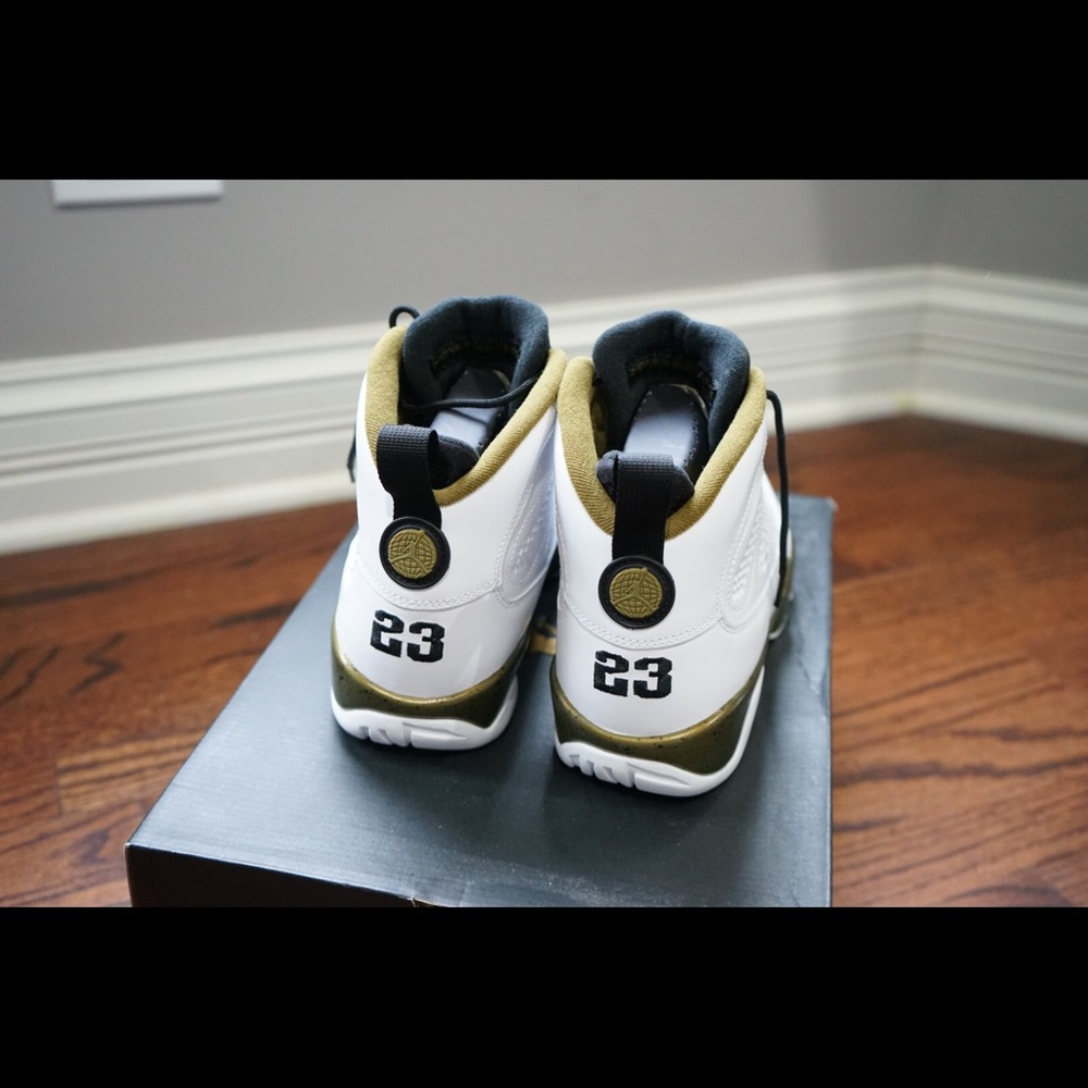 AUTHENTIC Air Jordan 9 Retro - Picture 4 of 5